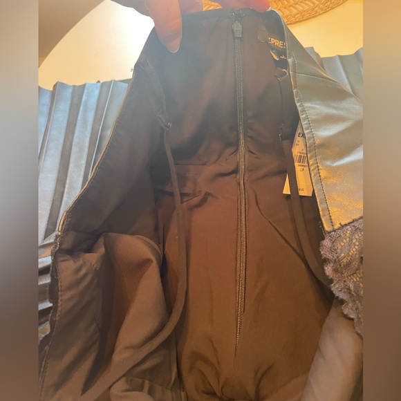 NWT Express Faux Leather Black Pleated Skirt Lace Trim Dress Large Petite - Picture 3 of 10